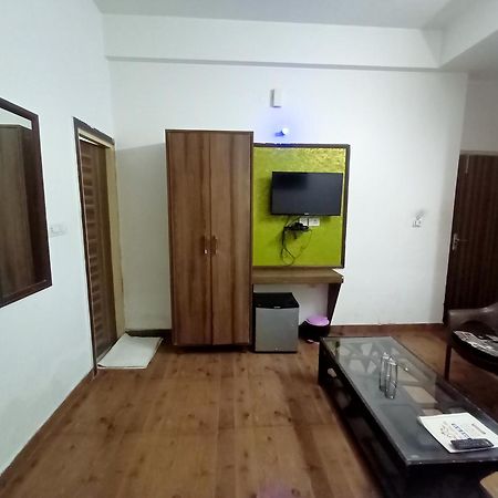 Hotel Global Inn -1 Km From Railway Station - Lift Food And Free Parking Λάκναου Εξωτερικό φωτογραφία