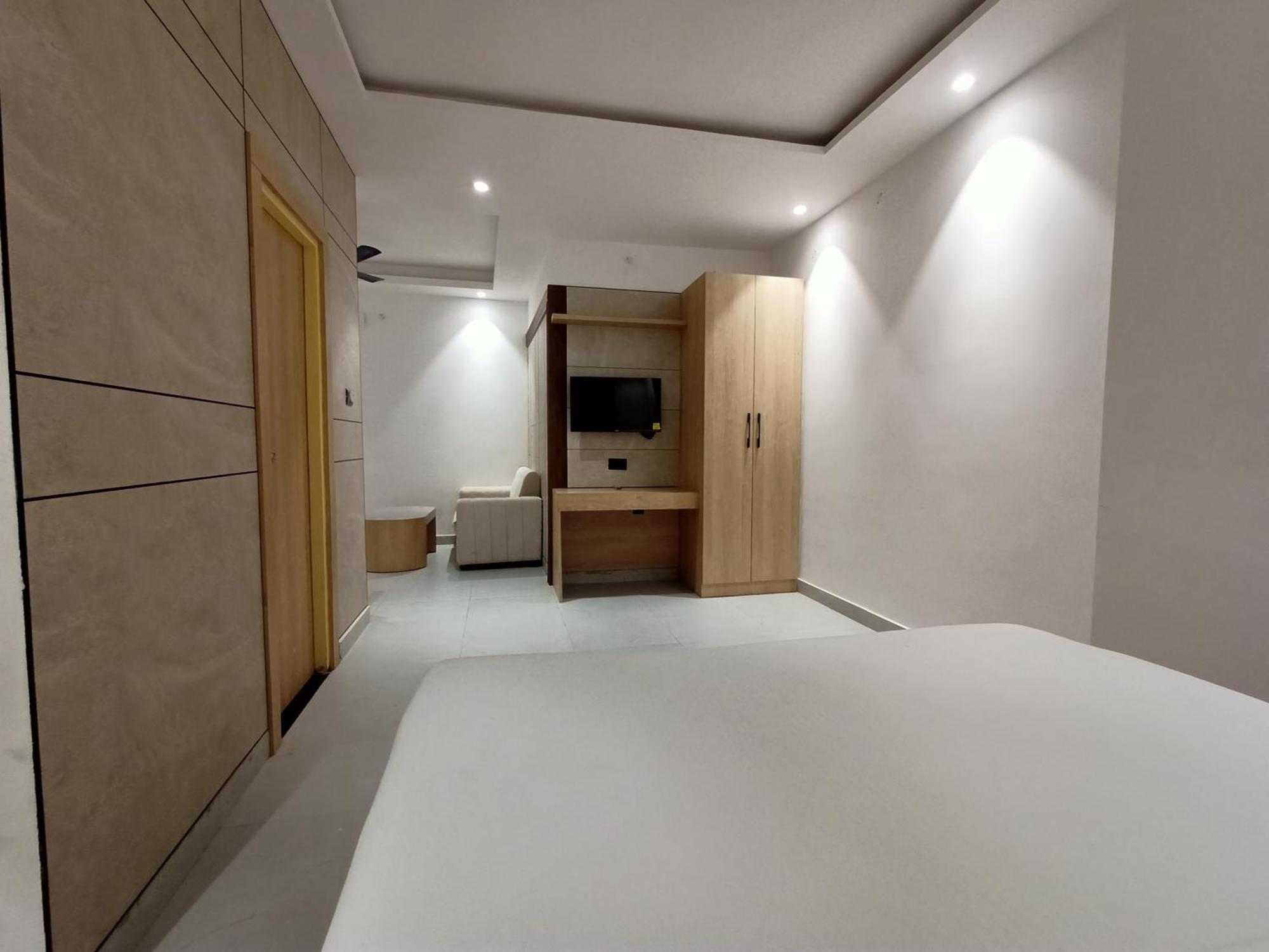 Hotel Global Inn -1 Km From Railway Station - Lift Food And Free Parking Λάκναου Εξωτερικό φωτογραφία