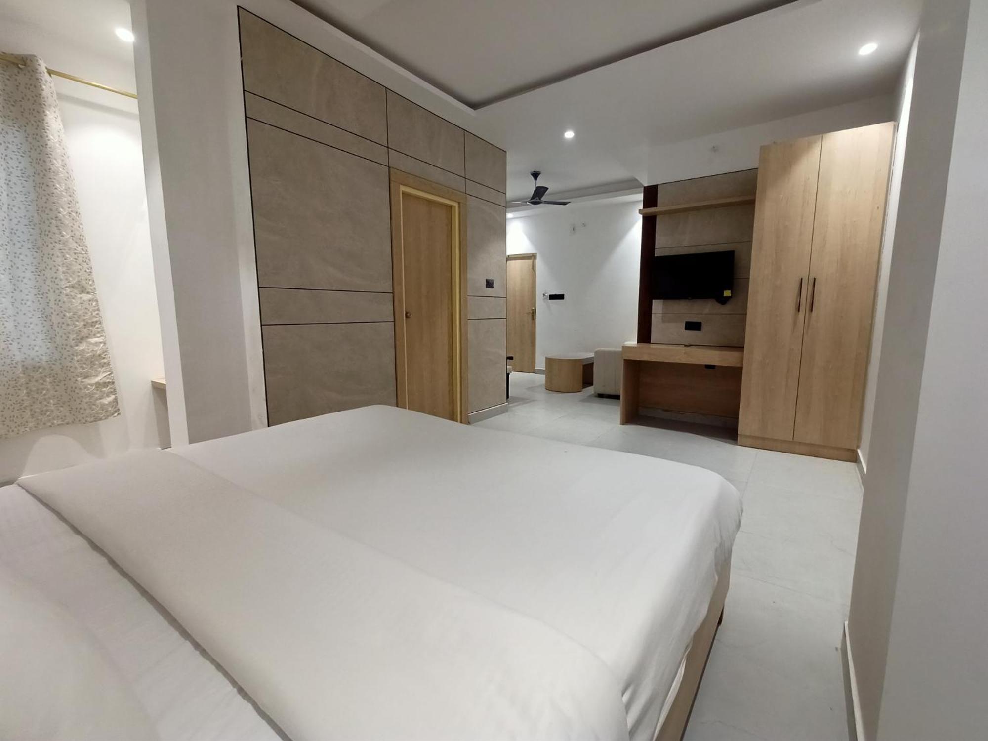 Hotel Global Inn -1 Km From Railway Station - Lift Food And Free Parking Λάκναου Εξωτερικό φωτογραφία