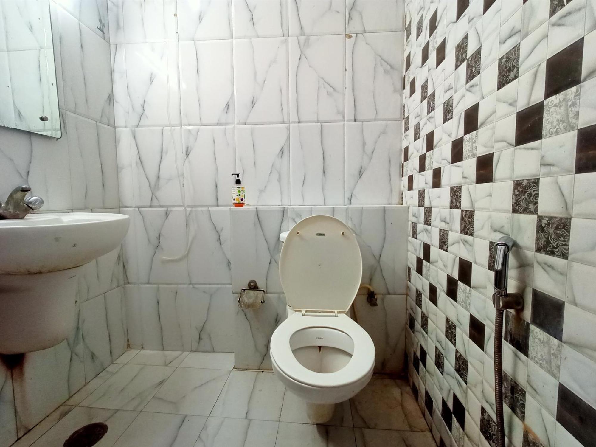 Hotel Global Inn -1 Km From Railway Station - Lift Food And Free Parking Λάκναου Εξωτερικό φωτογραφία