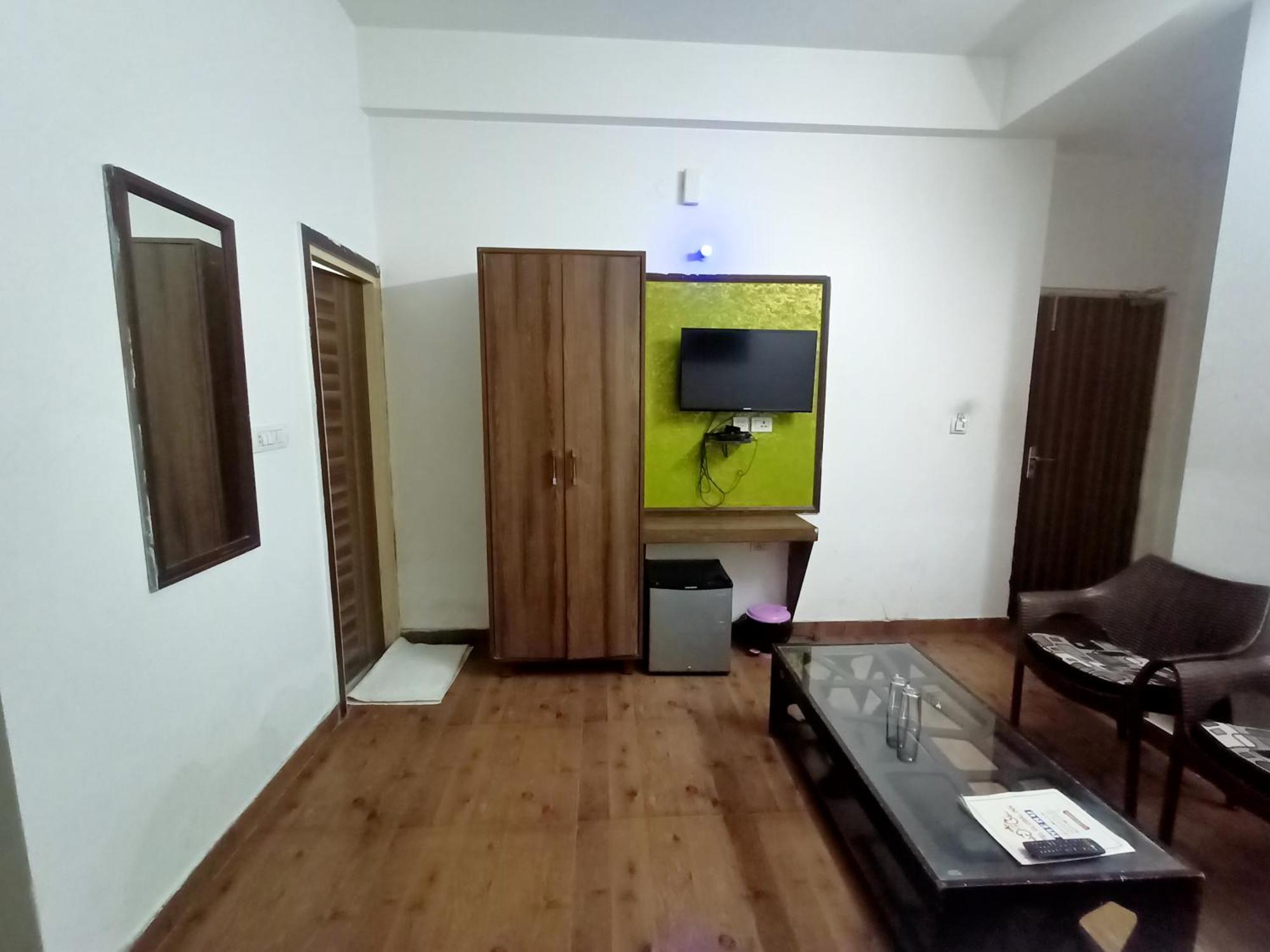 Hotel Global Inn -1 Km From Railway Station - Lift Food And Free Parking Λάκναου Εξωτερικό φωτογραφία