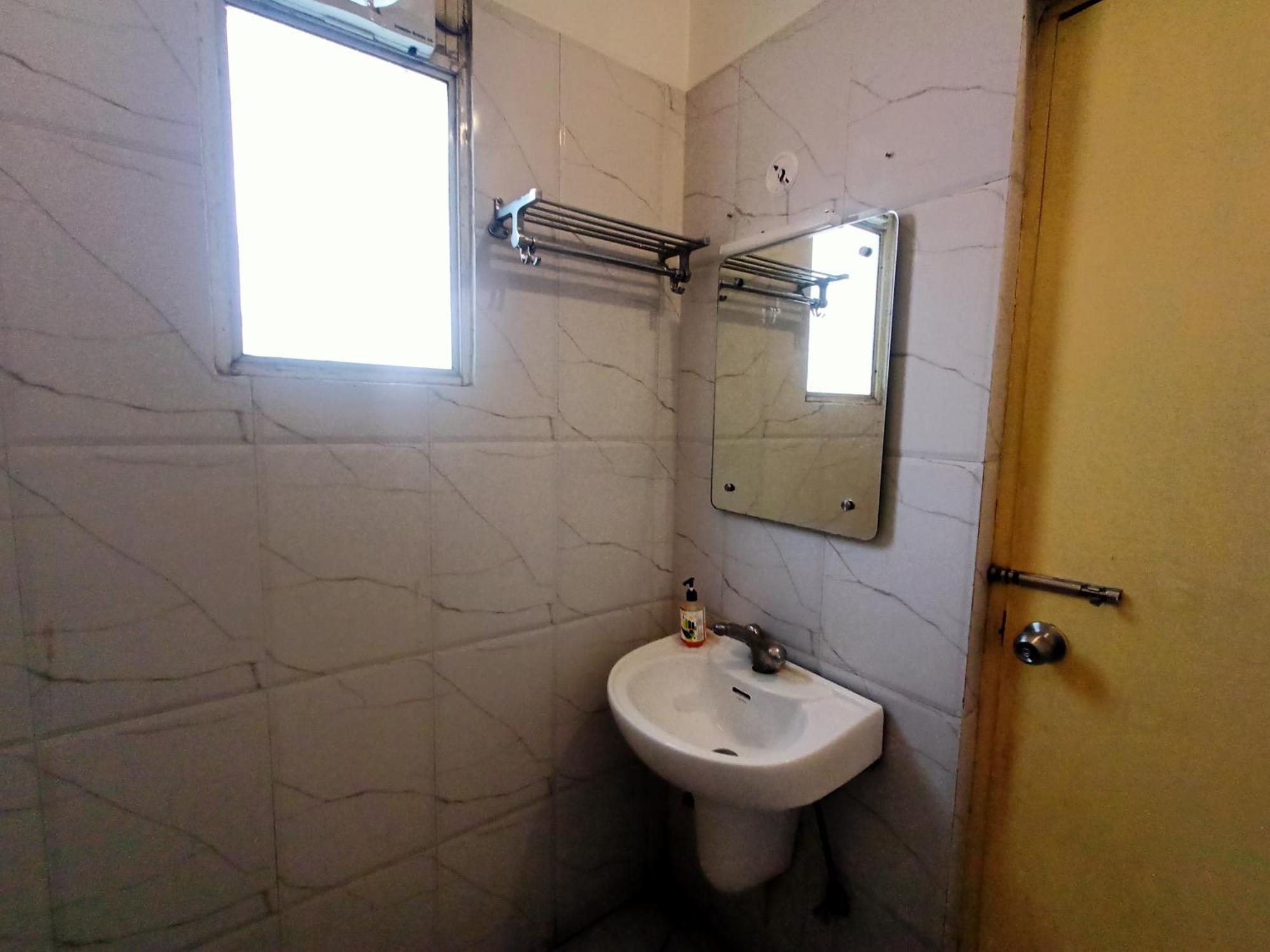Hotel Global Inn -1 Km From Railway Station - Lift Food And Free Parking Λάκναου Εξωτερικό φωτογραφία