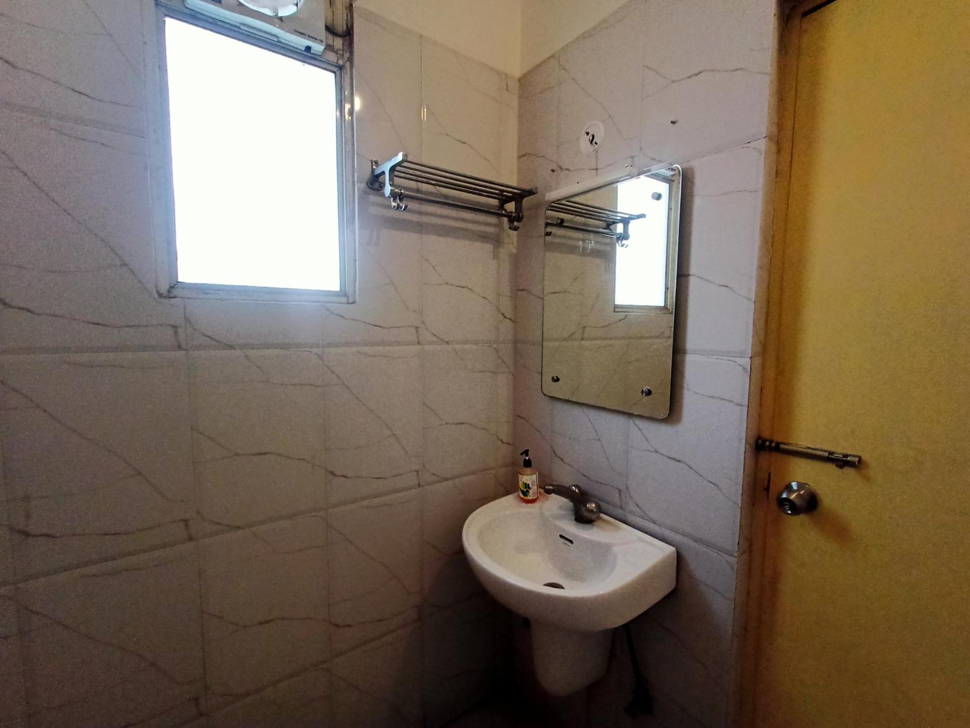Hotel Global Inn -1 Km From Railway Station - Lift Food And Free Parking Λάκναου Εξωτερικό φωτογραφία