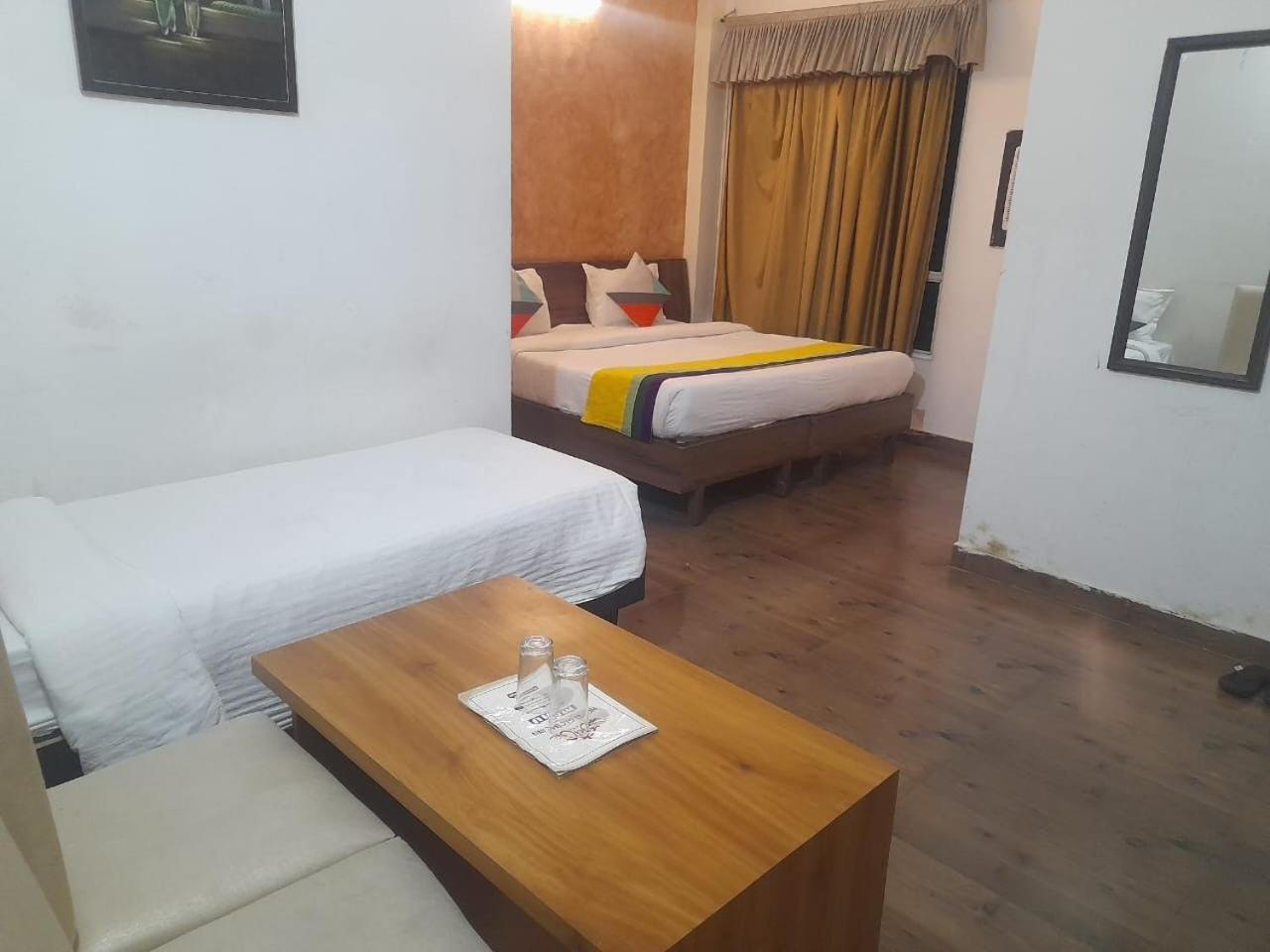 Hotel Global Inn -1 Km From Railway Station - Lift Food And Free Parking Λάκναου Δωμάτιο φωτογραφία