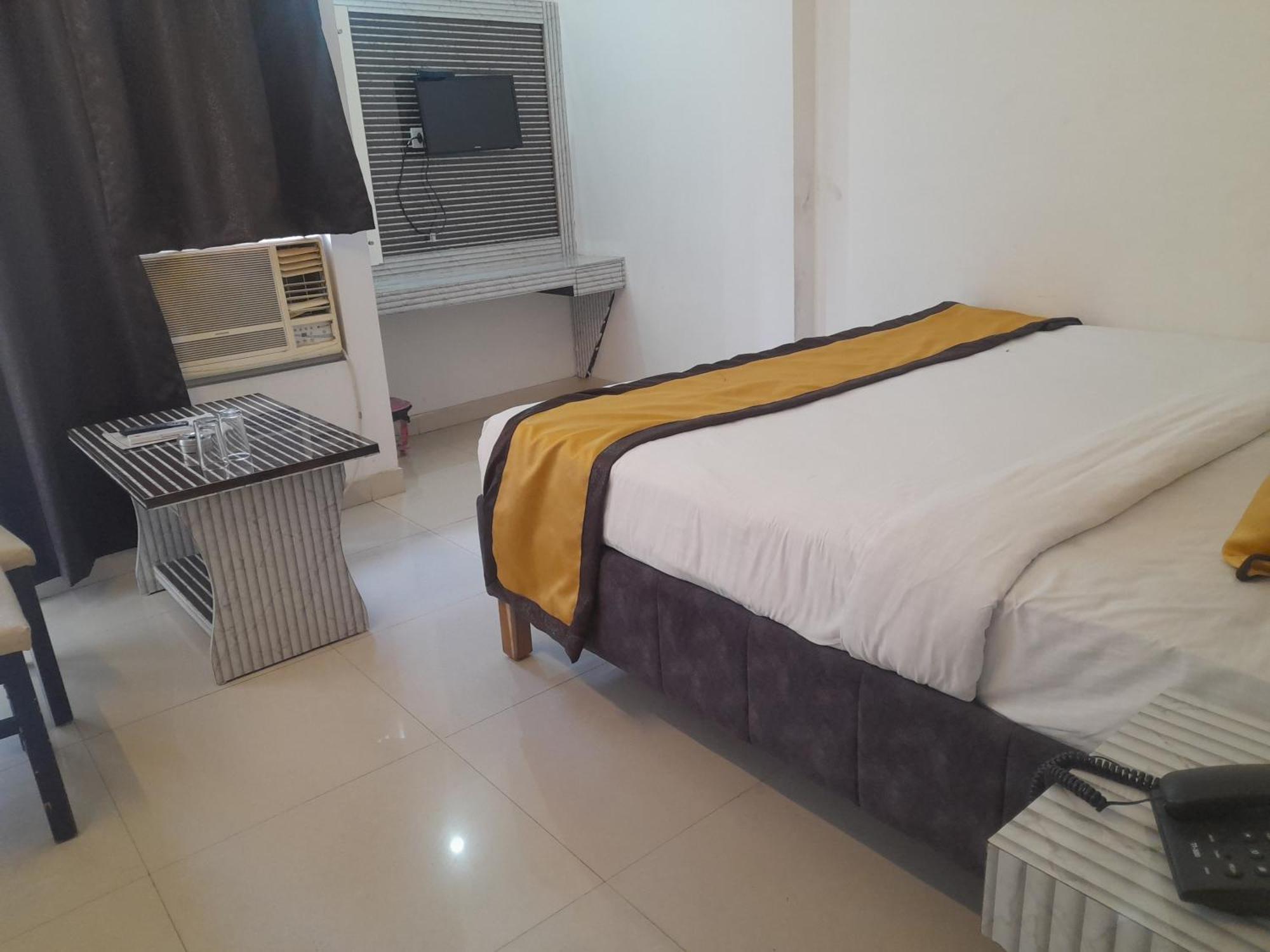 Hotel Global Inn -1 Km From Railway Station - Lift Food And Free Parking Λάκναου Εξωτερικό φωτογραφία