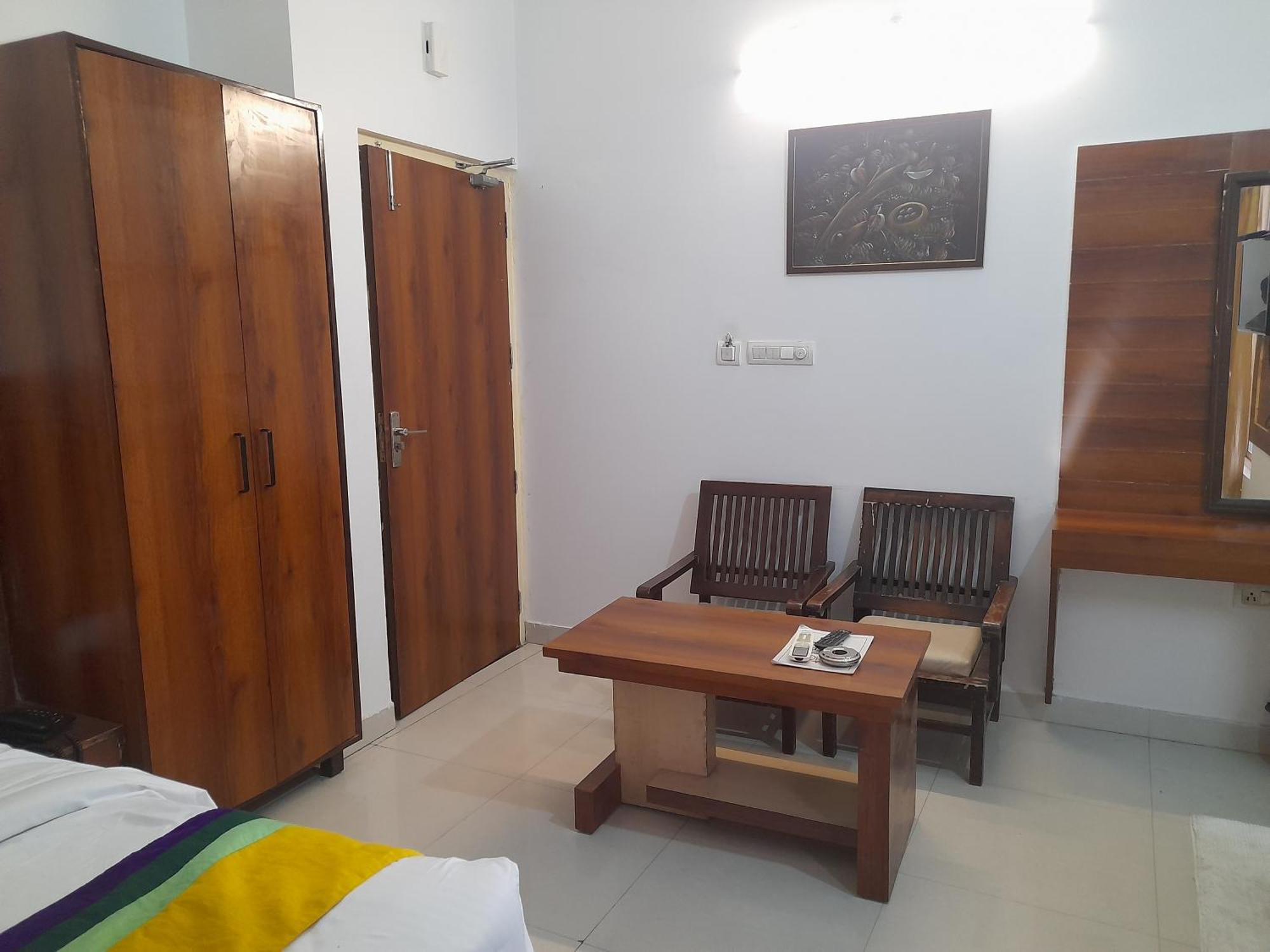 Hotel Global Inn -1 Km From Railway Station - Lift Food And Free Parking Λάκναου Εξωτερικό φωτογραφία