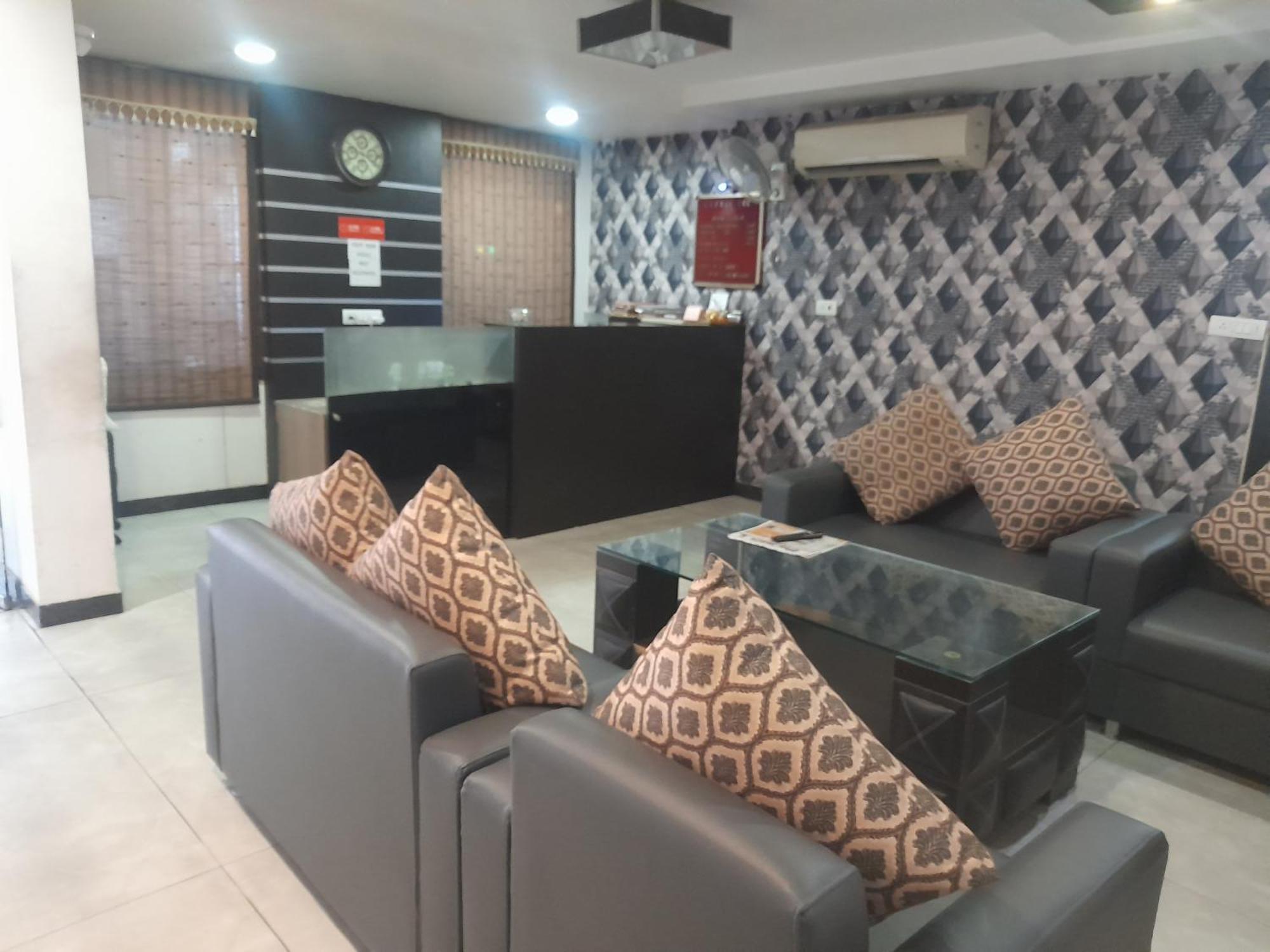 Hotel Global Inn -1 Km From Railway Station - Lift Food And Free Parking Λάκναου Εξωτερικό φωτογραφία