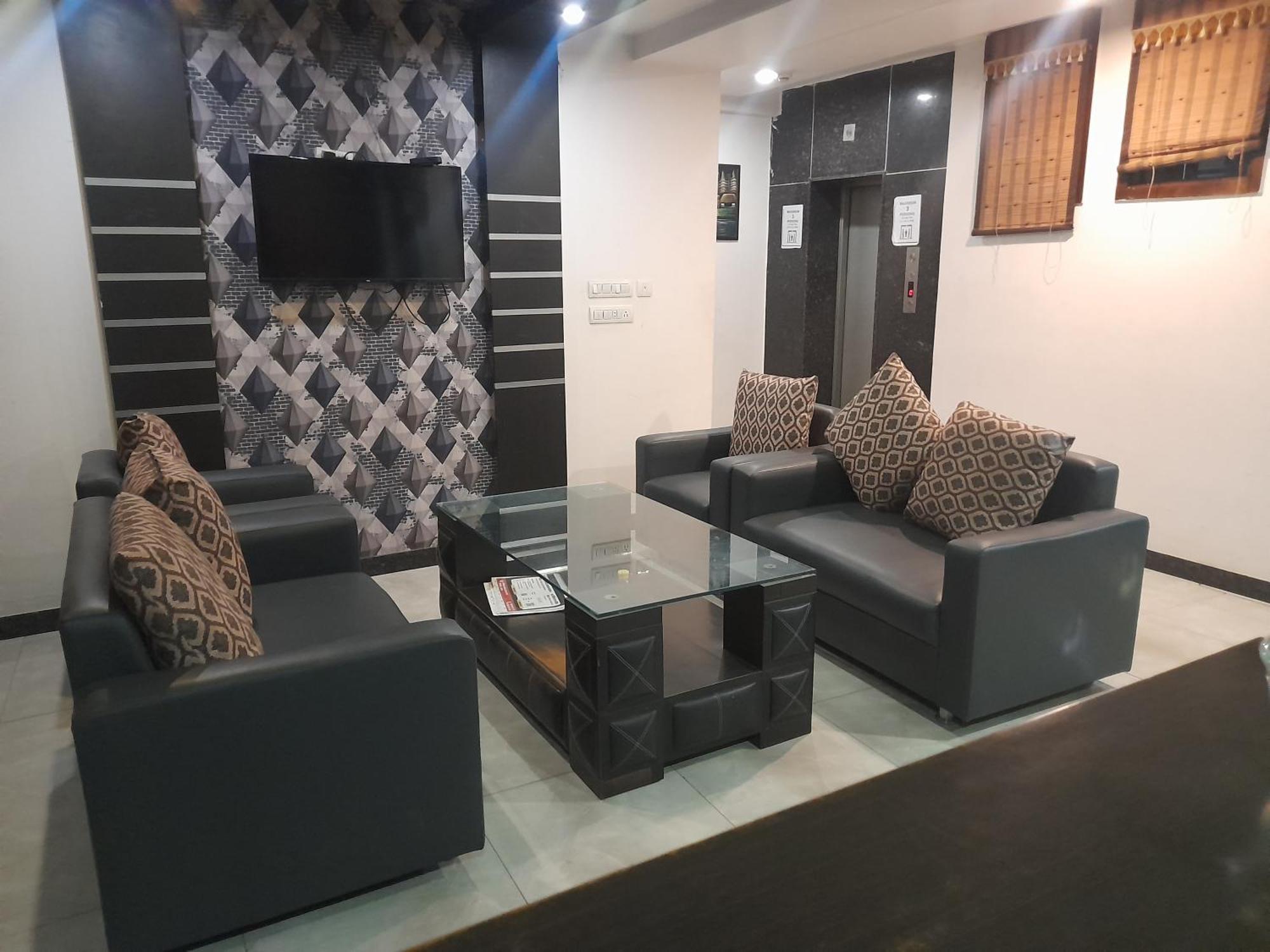Hotel Global Inn -1 Km From Railway Station - Lift Food And Free Parking Λάκναου Εξωτερικό φωτογραφία