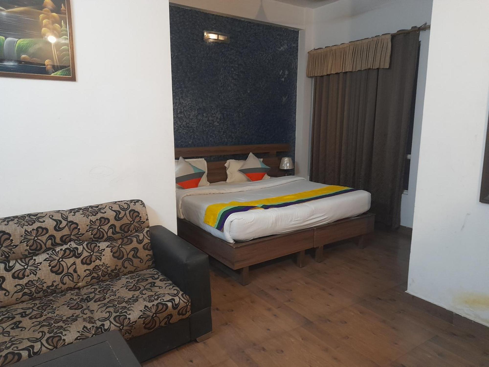 Hotel Global Inn -1 Km From Railway Station - Lift Food And Free Parking Λάκναου Εξωτερικό φωτογραφία