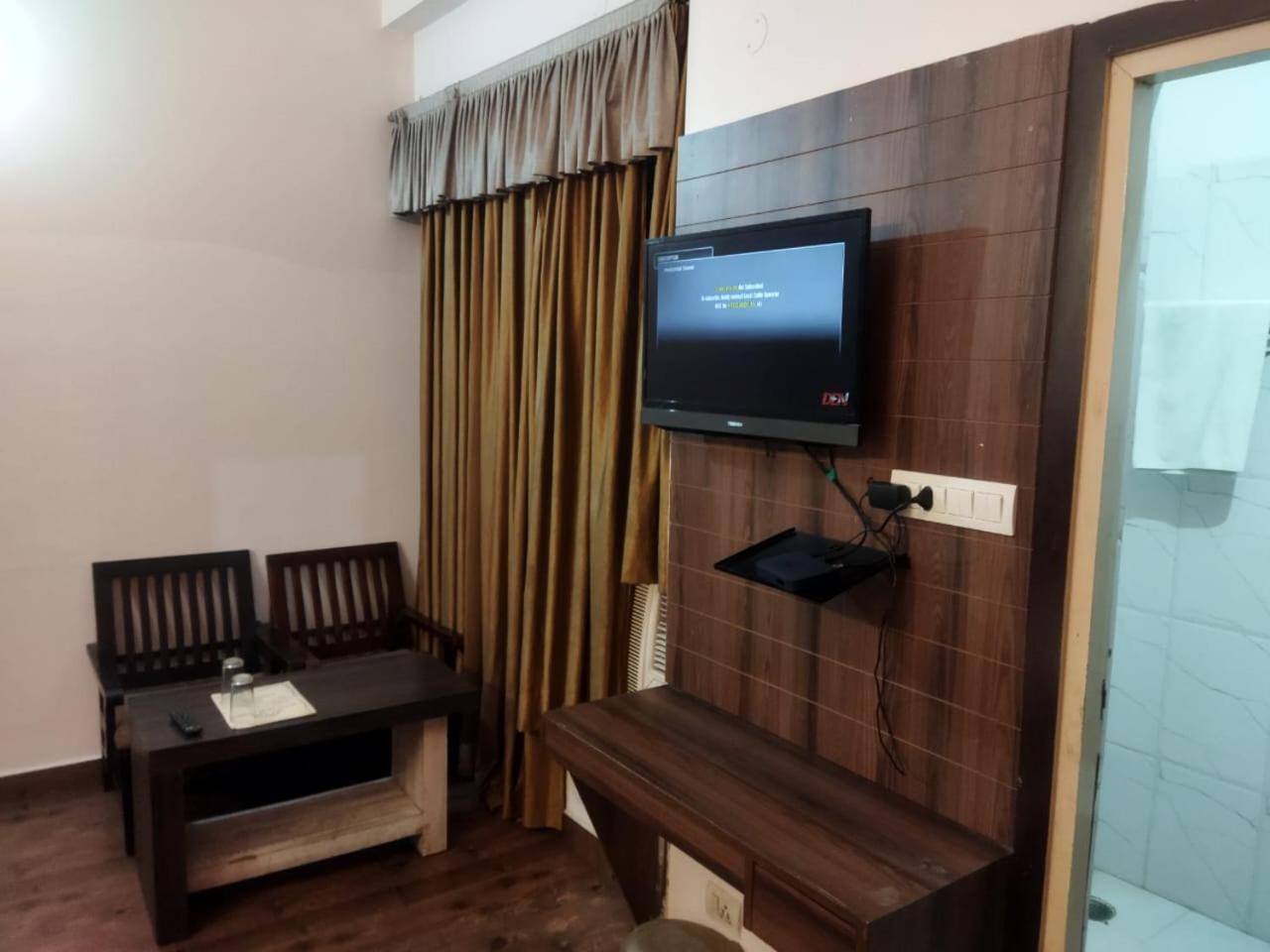 Hotel Global Inn -1 Km From Railway Station - Lift Food And Free Parking Λάκναου Εξωτερικό φωτογραφία