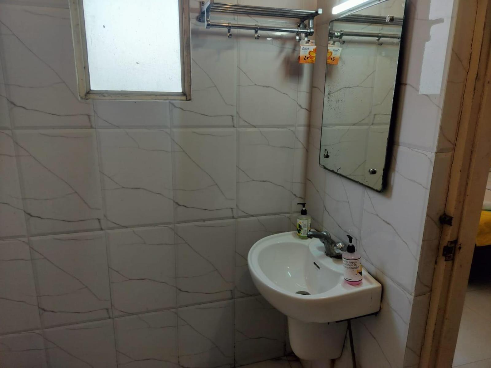 Hotel Global Inn -1 Km From Railway Station - Lift Food And Free Parking Λάκναου Δωμάτιο φωτογραφία