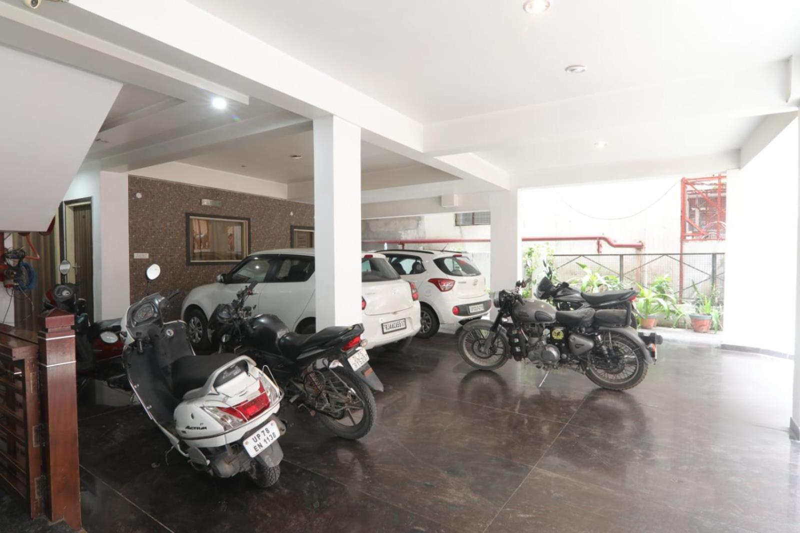 Hotel Global Inn -1 Km From Railway Station - Lift Food And Free Parking Λάκναου Εξωτερικό φωτογραφία